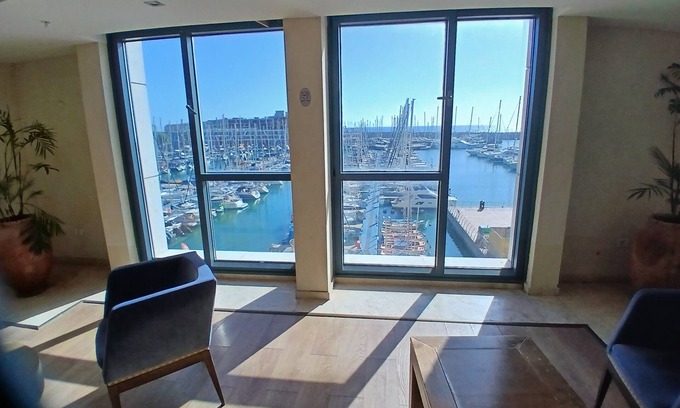 Herzliya Pituach Apartamento | Chic hotel suite in superb Herzliya with fitness room, WiFi and pool