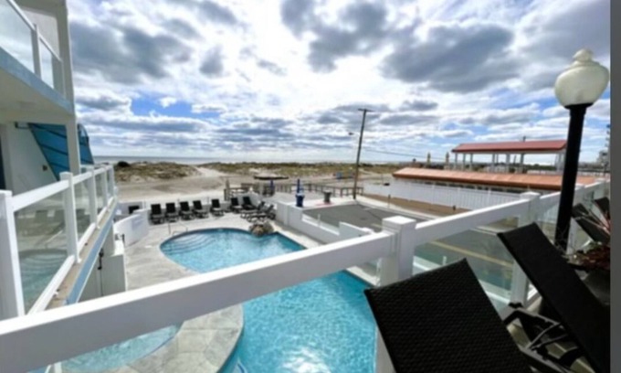 Wildwood Crest Apartamento | Chic hotel suite with WiFi and AC in charming Wildwood Crest