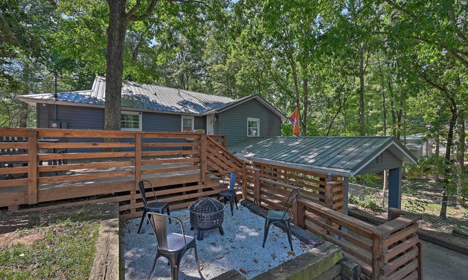 Townville Casa | Chic House w/ Private Dock on Lake Hartwell!