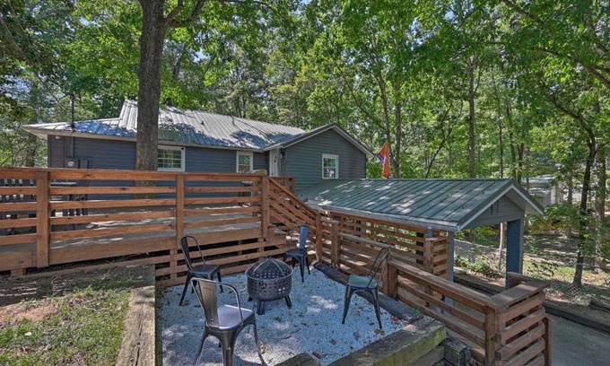 Townville Casa | Chic House with Private Dock on Lake Hartwell!