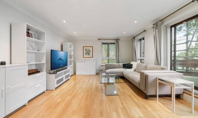 Abingdon Apartamento | Chic Kensington Apartment with Pool, Gym, Sauna, Balcony & 24-Hour Concierge