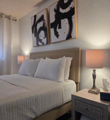 Silver Lakes Country Club Casa | Chic Lake House