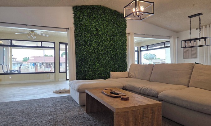 Apple Valley Casa | Chic Lake House