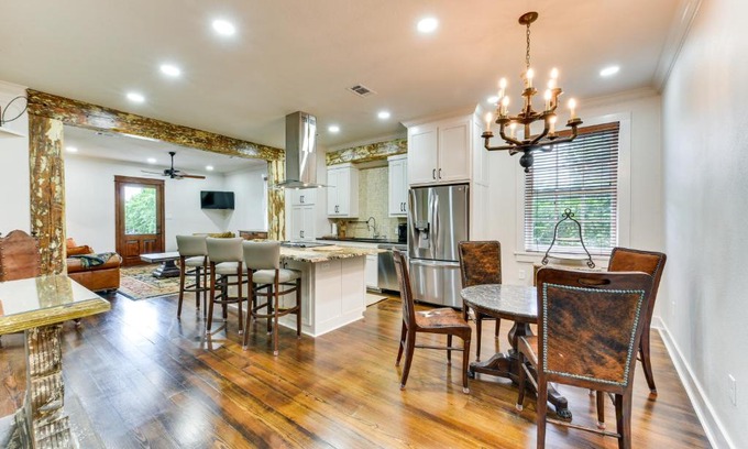 New Roads Apartamento | Chic Louisiana Retreat - Balcony and River Views!