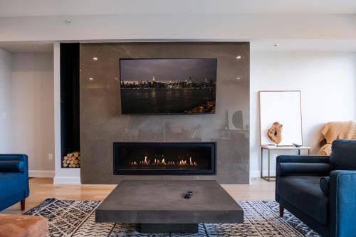 North Bergen Casa | Chic Luxury 4BR Townhome with NYC Views