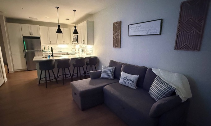 Pflugerville Apartamento | Chic Luxury Lakefront 1-bedroom apartment with AC, WiFi in Pflugerville
