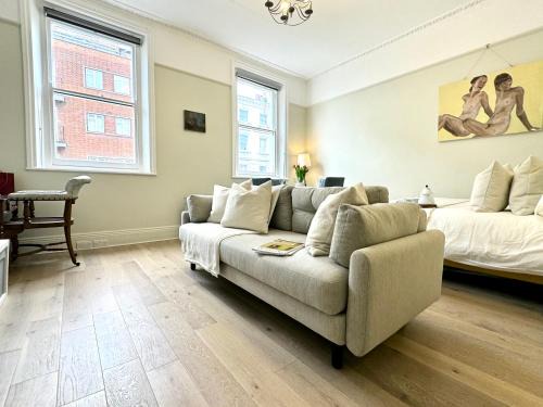 Bryanston and Dorset Square Apartamento | Chic Marylebone Studio, Walk to Oxford Street or Regent's Park, by The Design Traveller