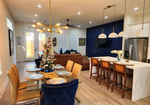 OST - South Union Casa | Chic Med Center Retreat Wyard