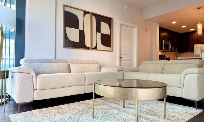 North Buckhead Apartamento | Chic & Modern 2BR Apartment in the Heart of Buckhead – Walk to Dining & Shops!