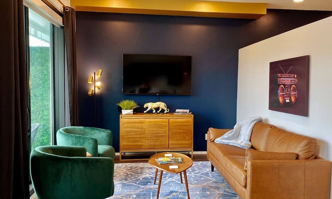 Edgehill Condominio | CHIC Modern Nashville Condo ★ POOL, PATIO, PARKING