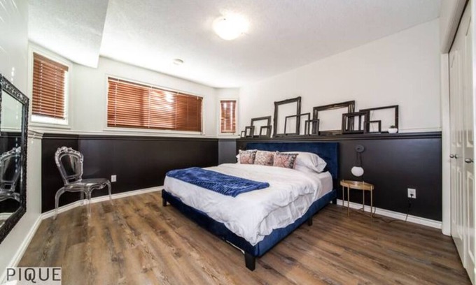 Jasper Place Casa | Chic Modern Vibes - KING Bed - Fireplace - Sleeps 4 - Wifi