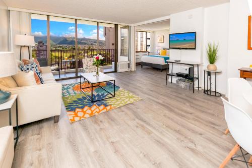 Waikiki Apartamento | Chic Mountain View Unit Near Waikiki Beach with Parking