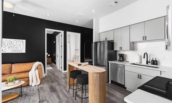 Edgehill Apartamento | Chic Music Row Condo - Pool, Rooftop Deck with City View, Gym, Office + More!