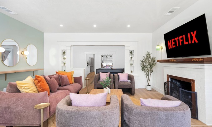 Downtown Napa Casa | Chic Napa Getaway - 3 Mins to Downtown - Game Room with Vanity Area