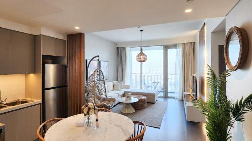 Dubai Apartamento | Chic New 2BR Dubai Creek Gate by Tanami Holiday Homes