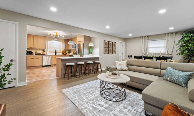 Waukegan Casa | Chic Oasis/Game Room/Near Base/5 Bedroom