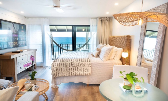 Kahana Apartamento | Oceanfront Designer Studio-Amazing Ocean Views-AC -Turtle Viewing Beach