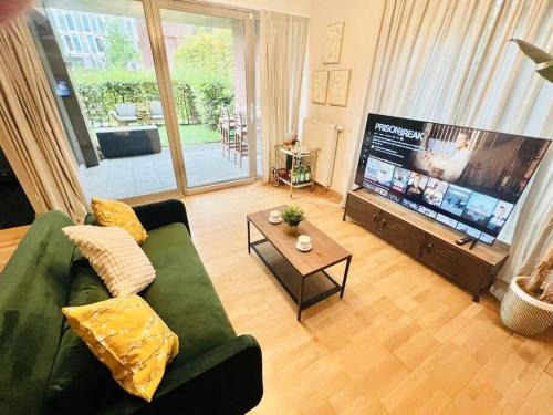 Neudorf-Weimershof Apartamento | Chic one bedroom with parking&terrace-KIR22