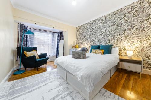 Hoe Street Casa | Chic Private Bedroom In Central London Near Tube - Bedroom1