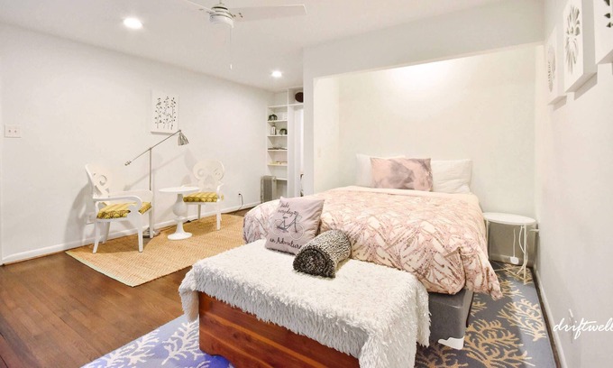 Boulevard Oaks Apartamento | Chic Retreat in Museum District with Communal Pool