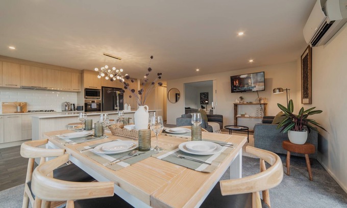 Halswell Casa | Chic Retreat - Modern Comforts & Game Room Fun!