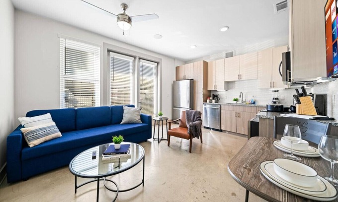 Fort Worth Apartamento | Chic Retreat | Poolside Comfort