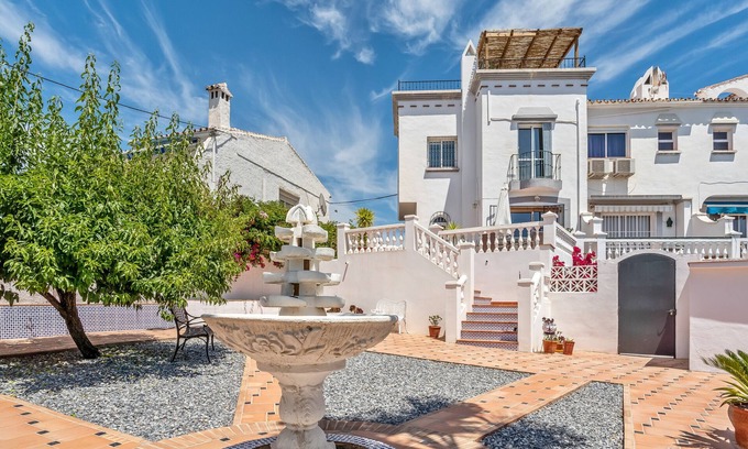 Nerja Chalet De Esquí | Casa elegante con gran jardín cerca de Burriana