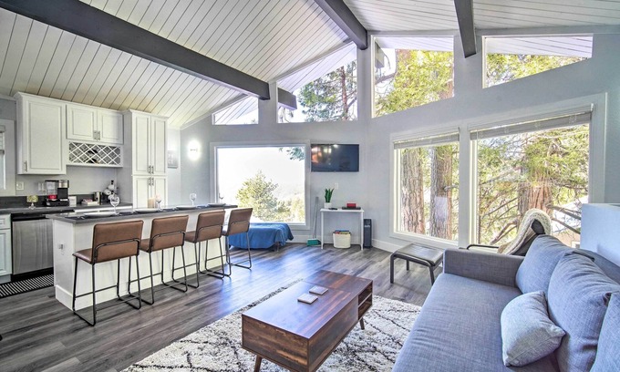 Running Springs Cabina | Chic Running Springs Forest Cabin w/ Deck!