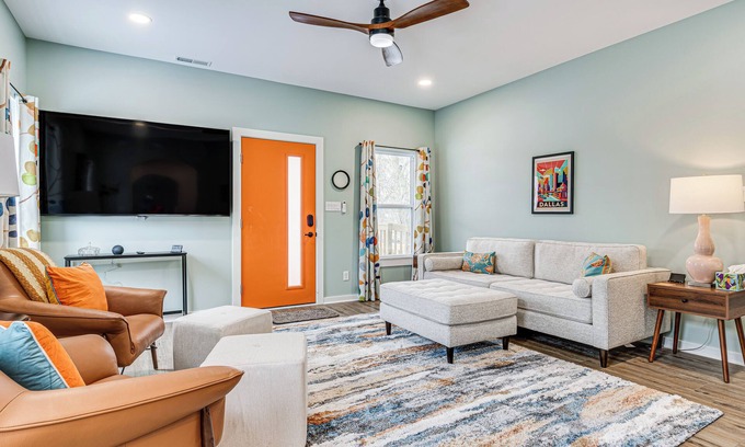 Indianapolis Cabaña | Chic ‘SoBro Charmer’ w/ Covered Porch!