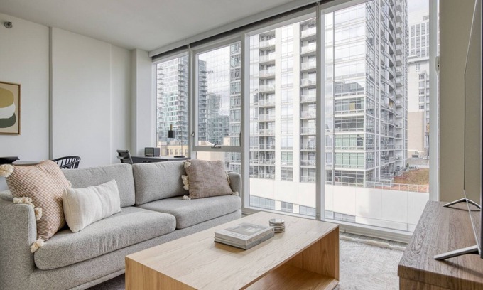 South Loop Apartamento | Chic South Loop Jr 1BR w/ Lounge, Pool & Gym nr Grant Park, by Blueground