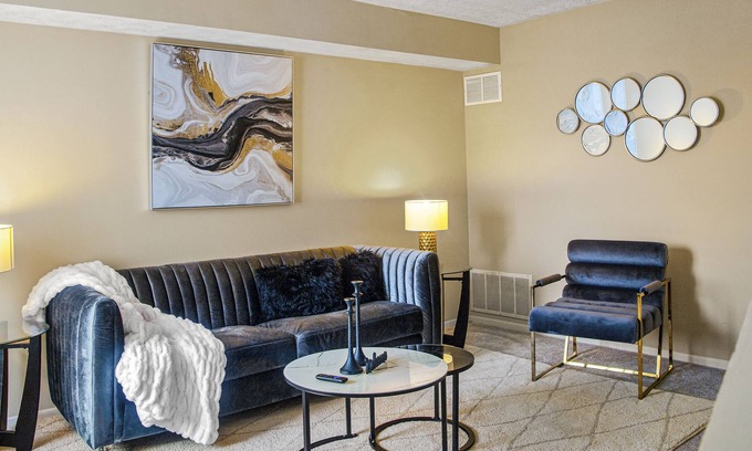 Skyland Casa | Chic & Spacious Family Oasis ~ Queen Bed ~ Parking