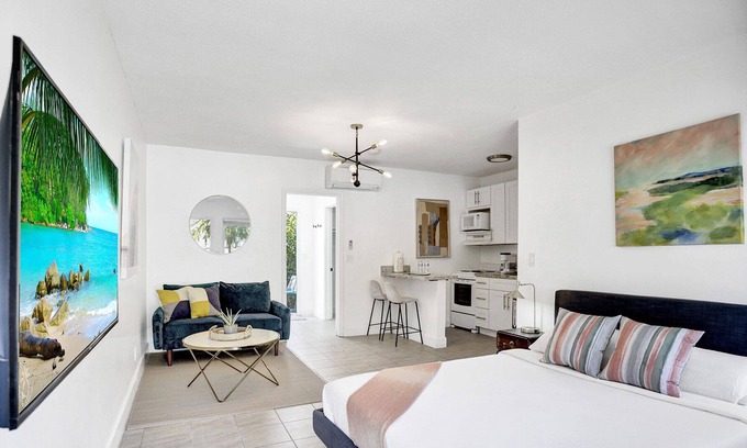 Middle River Terrace Casa | Chic & Spacious Modern Studio with a Private Patio near Wilton Manors