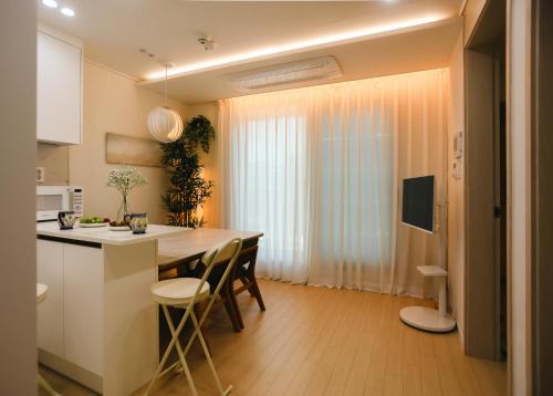 Hapjeong-dong Apartamento | Chic Stay 홍대 합정 신촌 # 최대8인 # 신축 엘리베이터 # 무료짐보관 # 무료주차