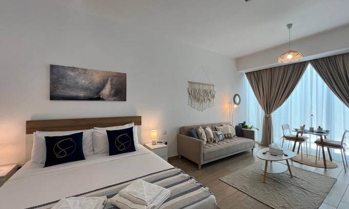 Abu Dhabi City Center Apartamento | Chic studio in cool Yas Island, Abu Dhabi with WiFi, AC, fitness room