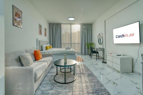Al Hamra Village Apartamento | Chic Studio with Lagoon Views Walk Beach and Golf