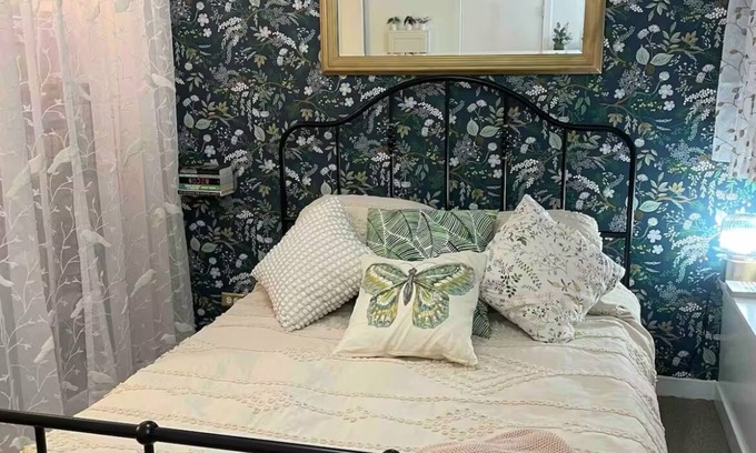 Hyde Park Apartamento | Chic Studio with WiFi and AC in Lovely UChicago area