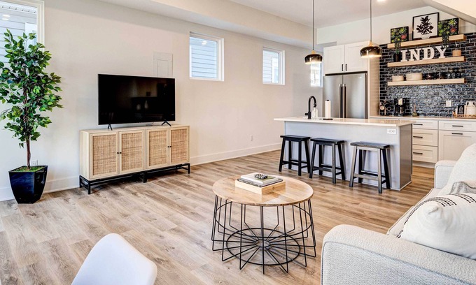 Windsor Park Casa | Chic Townhouse 2 Mi to Downtown Indianapolis