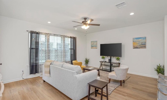 Highlands - Perkins Casa | Chic Townhouse by LSU