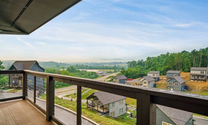 Sevierville Casa | Chic Treehouse Cabin with View