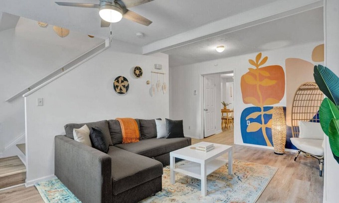 Downtown Historic District Casa | Chic Urban Oasis: Meets Comfort