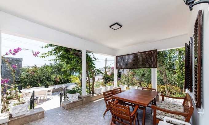Bodrum City Center Apartamento | Chic Villa w Fireplace, BBQ 5 min to Beach