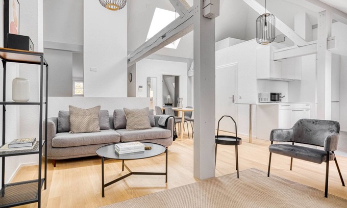 Vorstadte Apartamento | Chic Vorstädte 2.5 Room w/ W/D & Storage, 2 min to Market, by Blueground