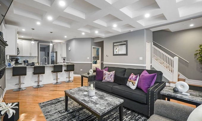 Forestview Casa | Chicago FHS Rental - Vernon Ave