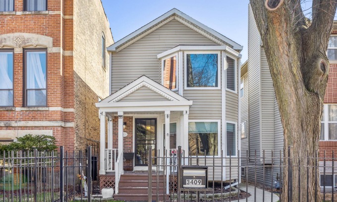The Gap Casa | Chicago home available close to Mccormick Place, Sox park, Illinois tech and ICO