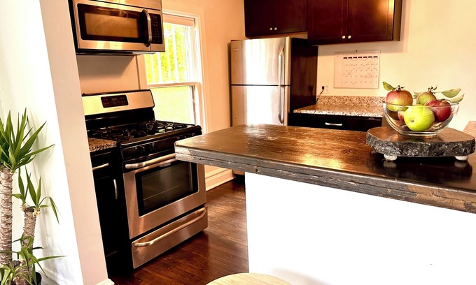 Wilmette Apartamento | Chicago North Shore Close to NWU + Downtown + Beach + Restaurants + Train