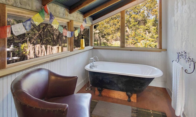 San Marcos Cabina | Chickadees Stay: Private Tub, Chiminea & Pool