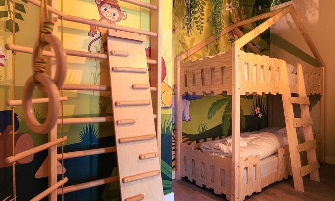 Bruinisse Apartamento | Child-friendly 6-person apartment in Senno theme