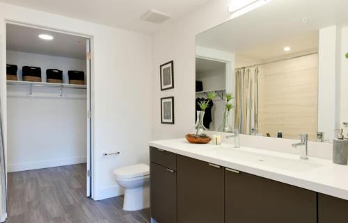 Produce and Waterfront Apartamento | Chill room