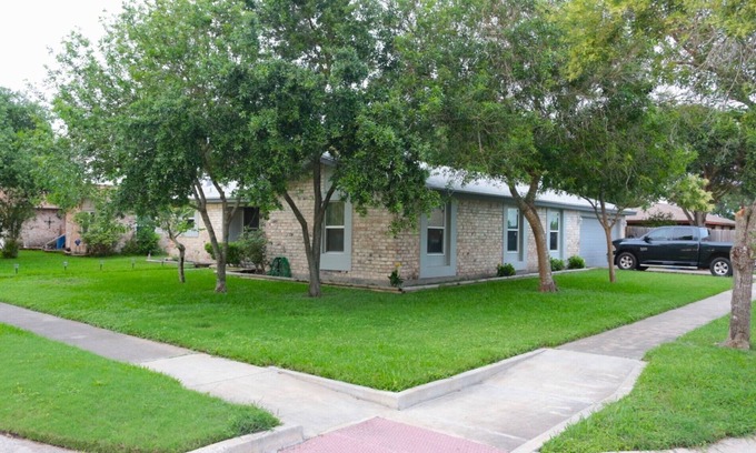 South Side Casa | Chill Suburban Get Away