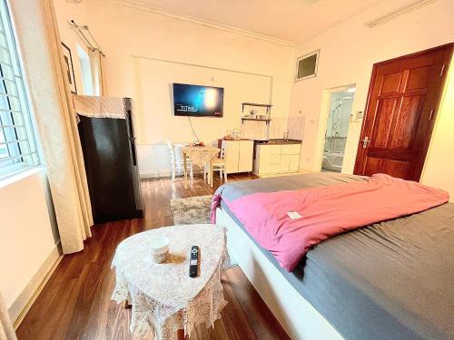 Nhat Tan Apartamento | CHILLING SUDIO 11 Trinh Cong Son close Ho Tay vs Lotte mail !